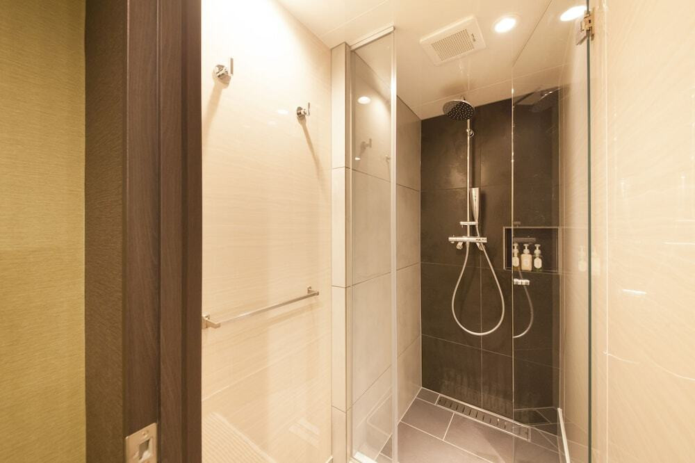 バスルームのシャワー