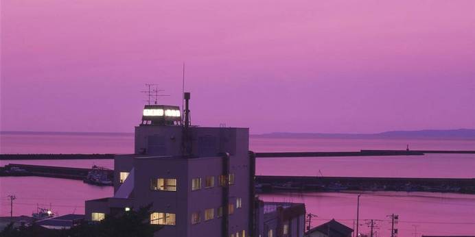 寺泊海岸つわぶき温泉 美味探究の宿 住吉屋(新潟県 旅館) / 1