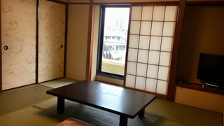 和洋室7階(6階までエレベーターでお上がりいただき、6階からは階段となります)