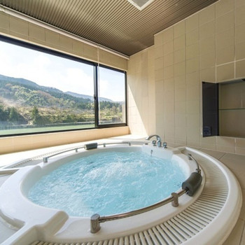 川の畔にあるスモールラグジュアリーホテル3507186