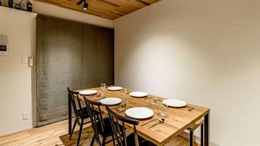 客室内のダイニングエリア / 8