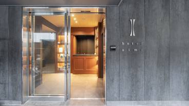 施設の入り口 / 21