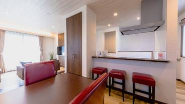 客室内のダイニングエリア / 13