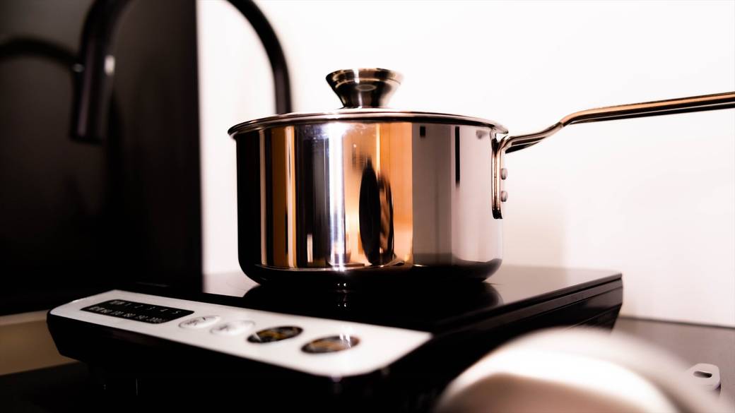 お部屋のキッチンで
楽しく夕食作り / 2