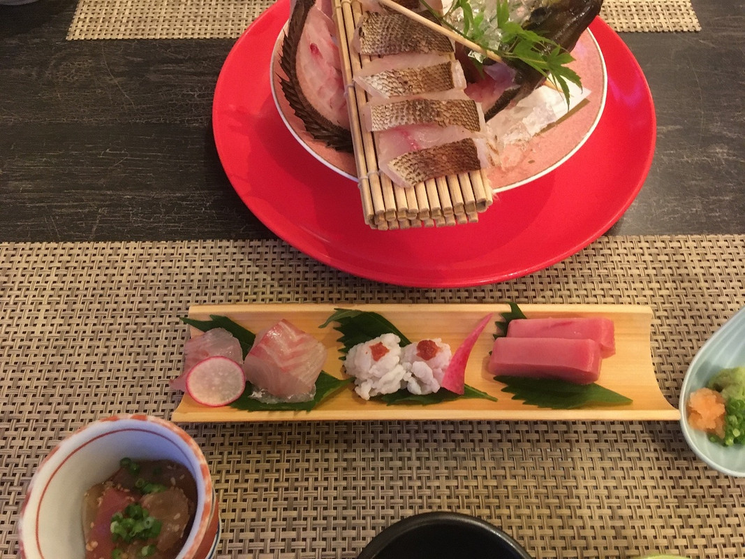 夕食のお刺身(別府湾のハモ、津久見の本マグロなど)