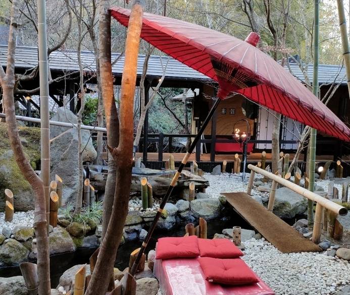 温泉三昧の旅で
贅沢な大人の休日を / 4