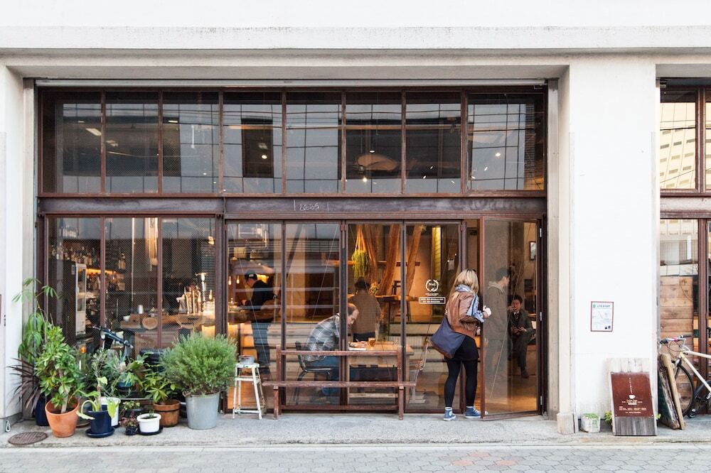 倉庫ビルをリノベーションした、世界中の旅人と交流できるホステル4021435