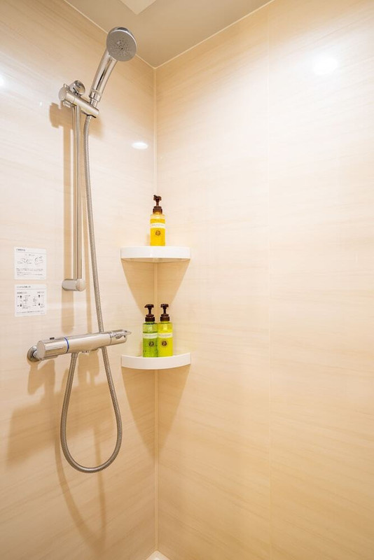 バスルームのシャワー