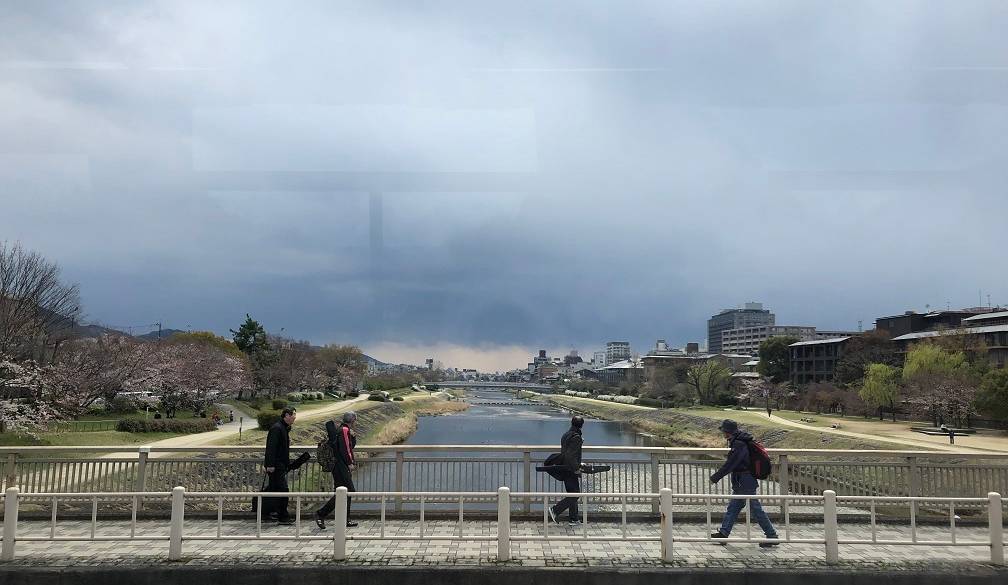 鴨川に立ち寄って
宿まで散策♪ / 2