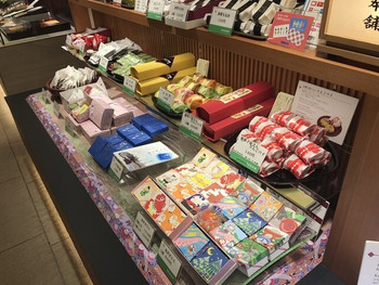「石川屋本舗 金沢百番街店」 内観 57415956 