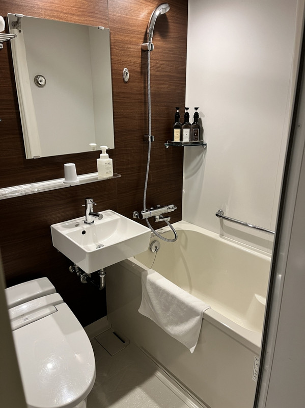 すごく変な臭いがしたけど、バスタブが大きいので星0.5加算