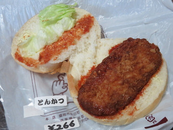 「福田パン 長田町本店」 料理 48196085 とんかつバーガー