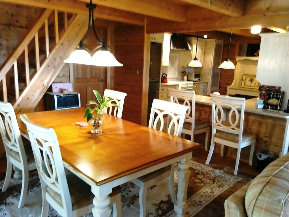 客室内のダイニングエリア