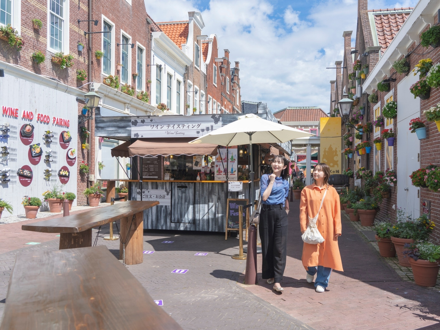 花咲くヨーロッパの街で優雅にワイン＆チーズ3006658