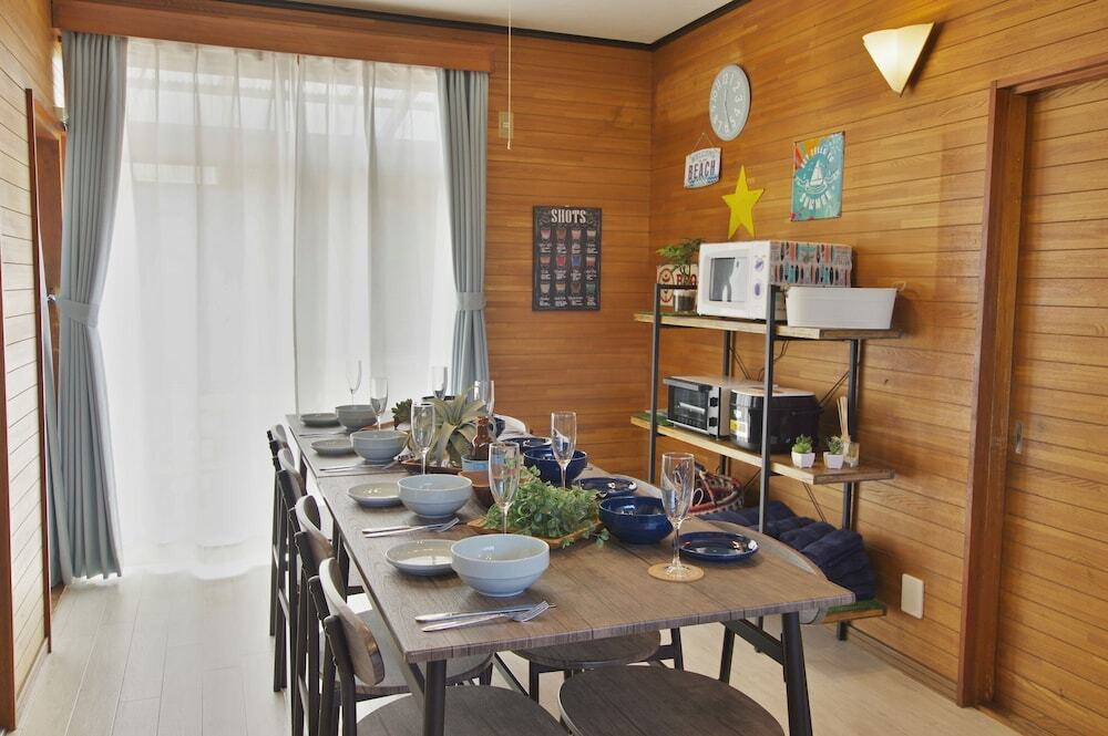 客室内のダイニングエリア