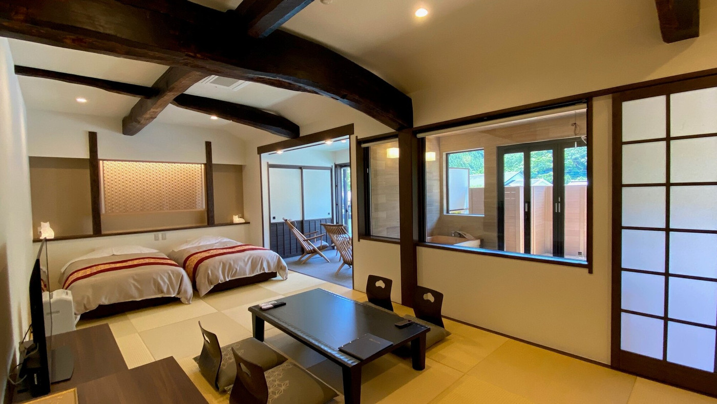 お宿自慢の囲炉裏料理に舌鼓！山里に佇む老舗旅館3351602