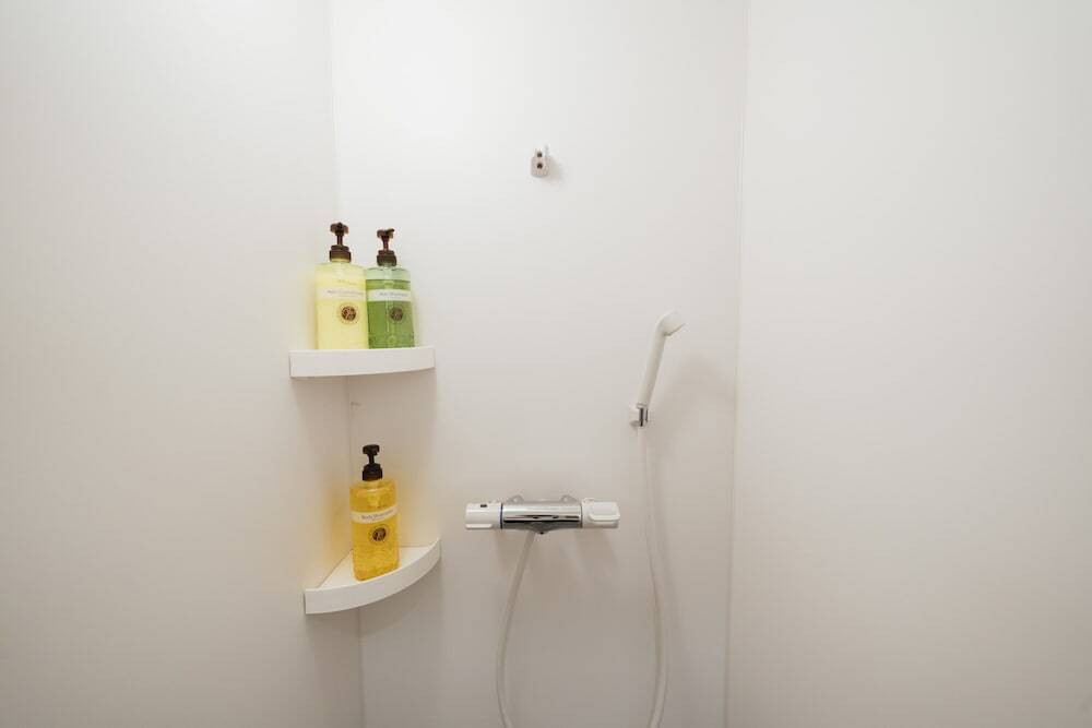 バスルームのシャワー