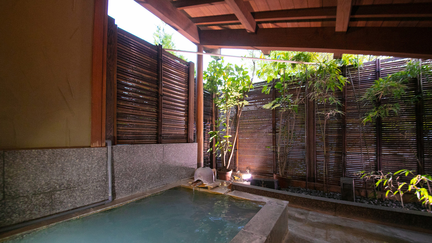 和の佇まいが落ち着く露天風呂付き離れ3931964