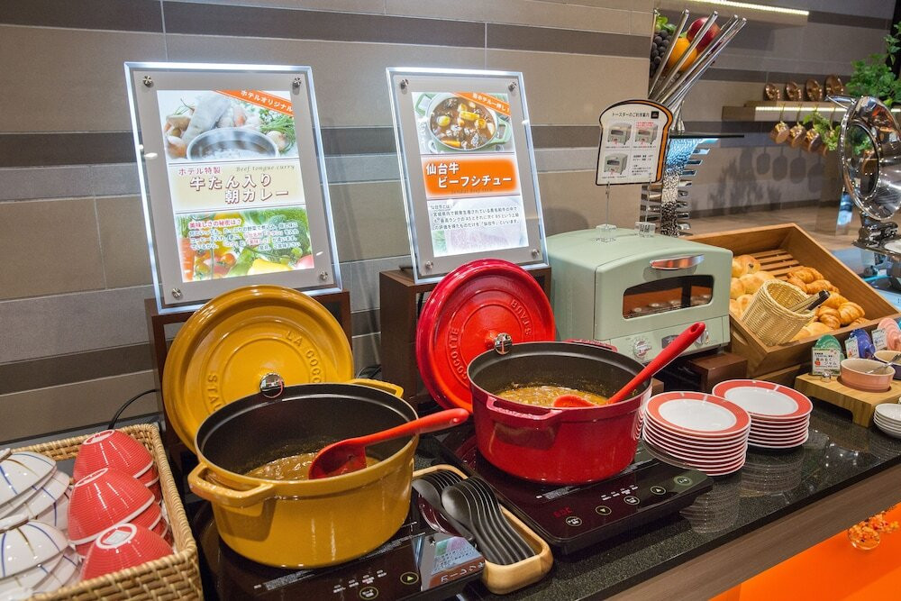 「フカヒレ茶碗蒸し」や「牛たん入り朝カレー」など地元グルメに舌鼓4074249