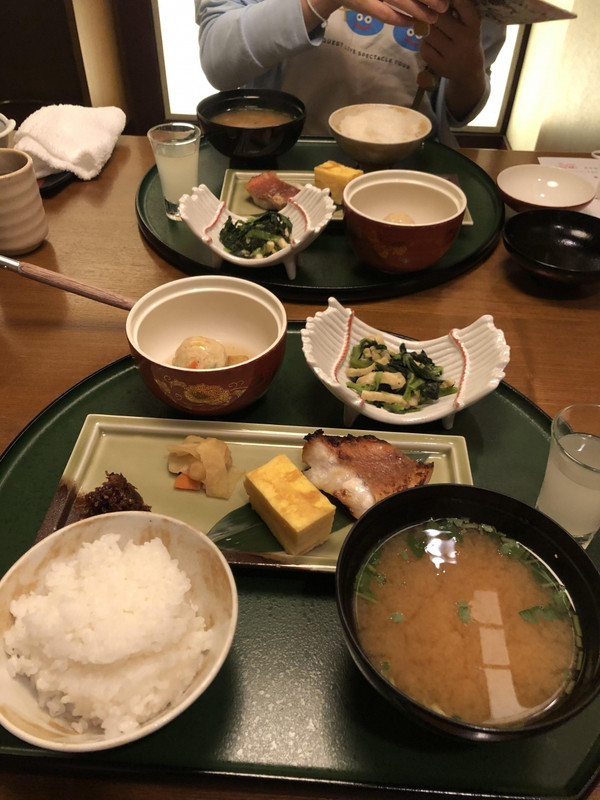 朝食です。　　炊飯器壊れてますレベルの飯