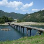 ドラマのロケ地にもなった高知県・四万十川で沈下橋巡りやカヌーを満喫！