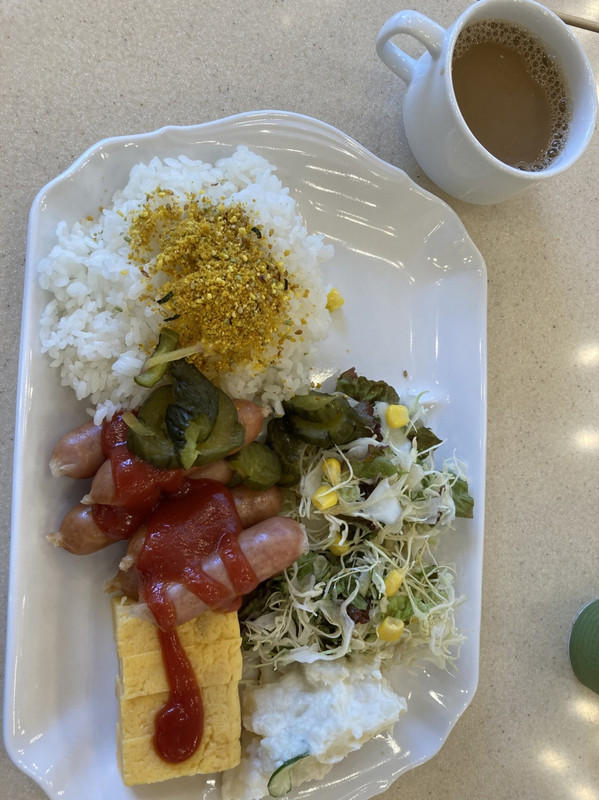 自分で盛った朝食