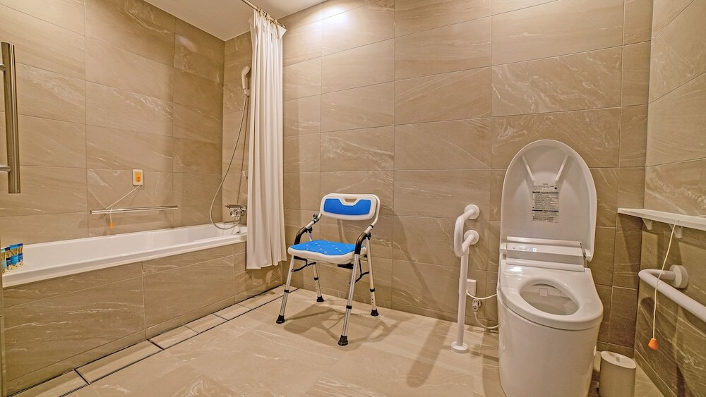 ユニバーサルルーム/バスルーム