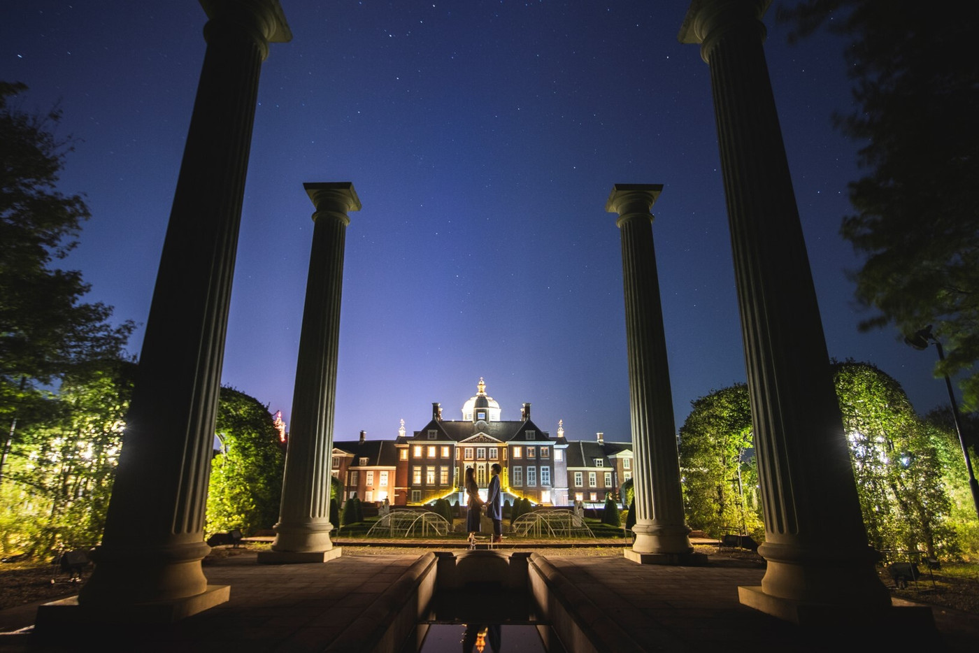 光に囲まれるときめきの空間「永遠(とわ)のアーチ」と「光の並木道」1954778