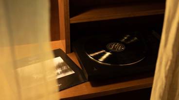 レコードプレーヤーは全室に完備 / 15
