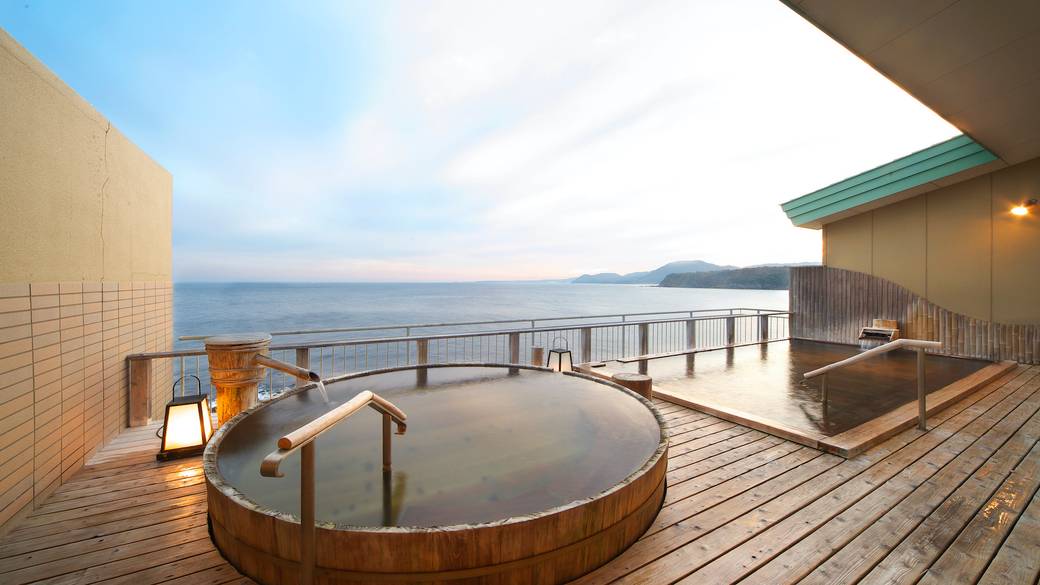 朝日きらめく海を眺めて
温泉を心ゆくまで / 2