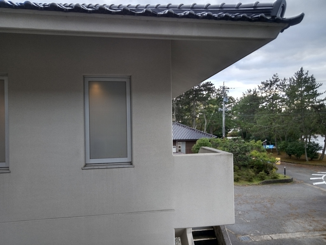 部屋からの眺めです。ブラインドは開けられません。