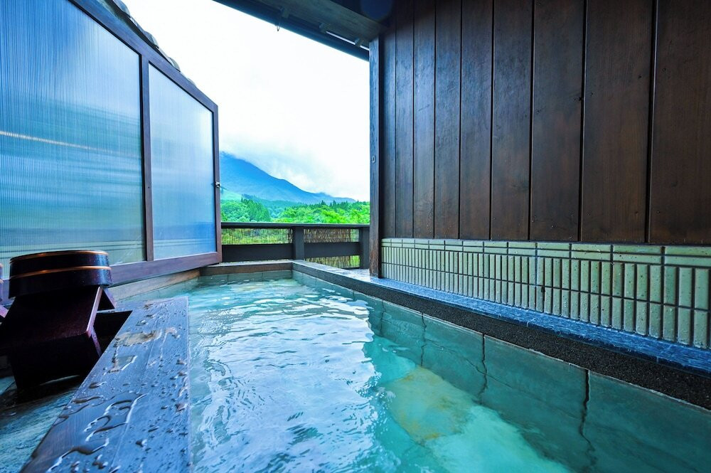 由布岳ビュー「蘇芳」　半露天風呂