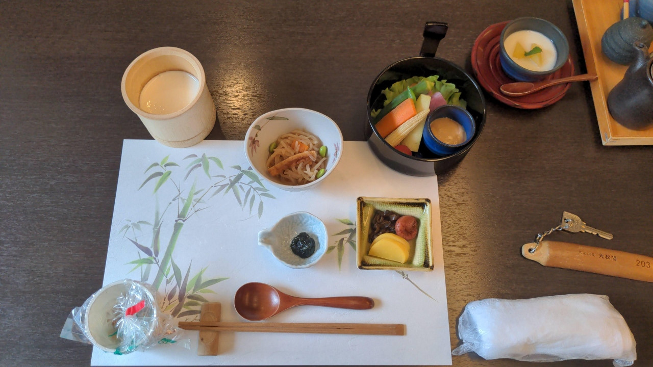 遅い時間帯のお客さんの席にも並べられていました。