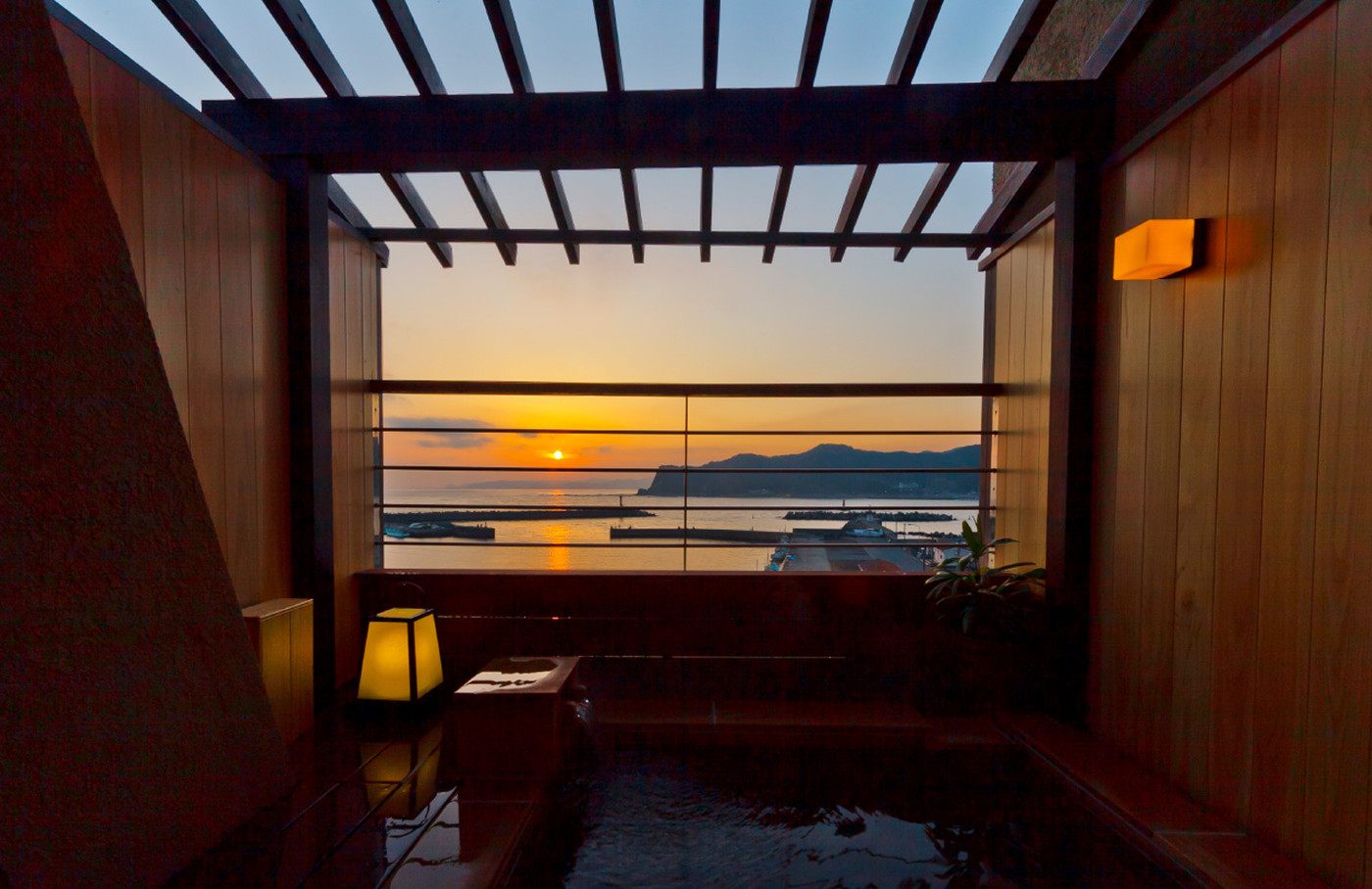 最上階の貸切展望露天風呂で、海を見ながらゆったりと3995316