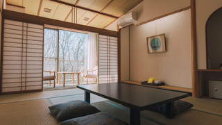 和室10畳 共用バスルーム(2名以上のご利用となります)