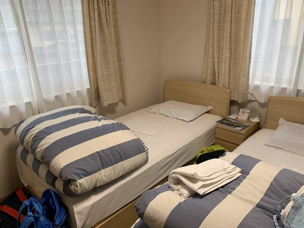 ツインのベッドとお布団で3人寝ました