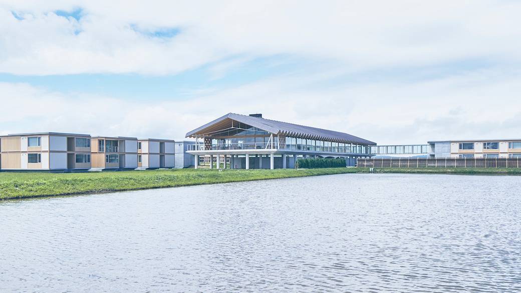 ホテル外観（昼） / 1