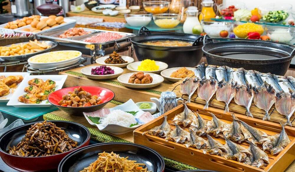 天気のいい日は
テラスで朝食を / 1