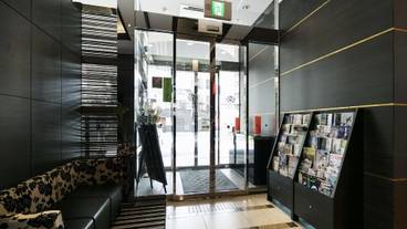 内部エントランス / 2