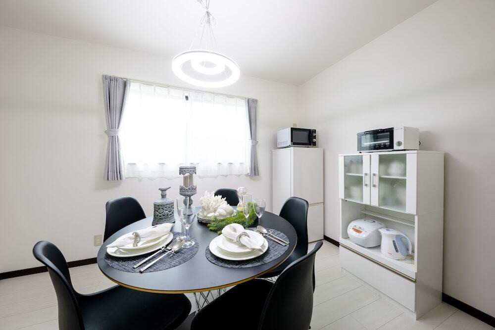 客室内のダイニングエリア