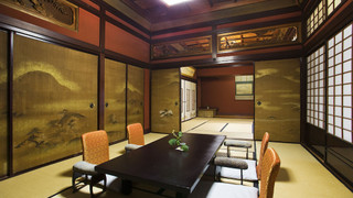 和室　デラックス　4人部屋　専用トイレ付　（鶏）