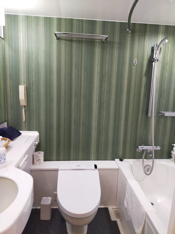 3点ユニットで広めです　アメニティは添い寝の分もありました！