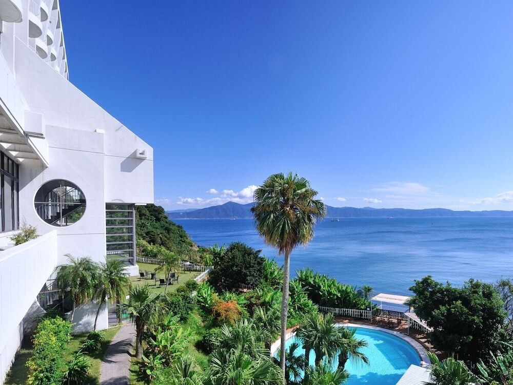 海の幸・山の幸を楽しむ贅沢ディナーに、郷土料理を味わう和朝食4022238