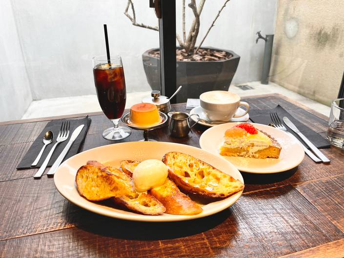 人気店「RUFF」で
おしゃれランチ / 2