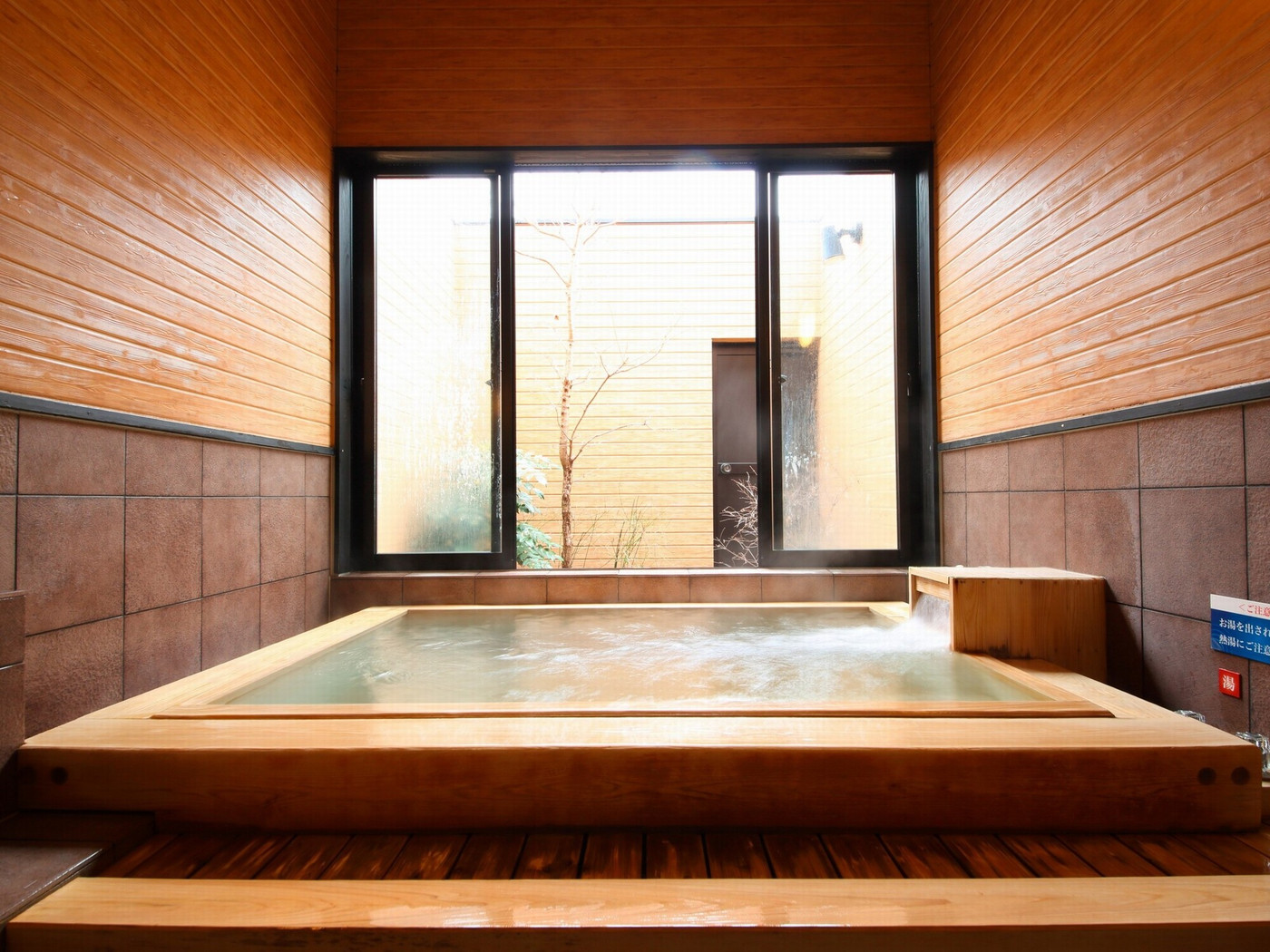 源泉かけ流しの貸切風呂で家族水入らず♪楽しみ方自在の複合リゾートホテル3421480