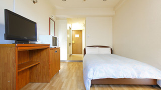 セミダブルルーム (ハウスキーピングは有料オプション)