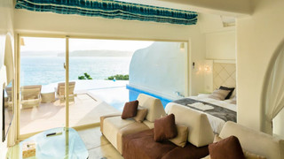 サントリーニ（Type A 温水インフィニティプール付き・大人定員４名）