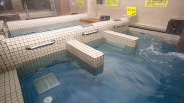 屋内スパ浴槽 / 1