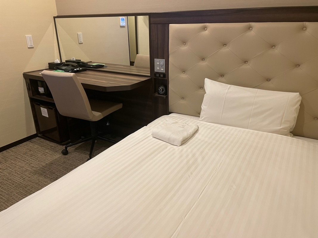 椅子の出し入れも余裕の広さ