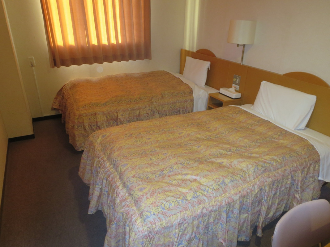 シングル、セミダブルベッドのあるツインルーム